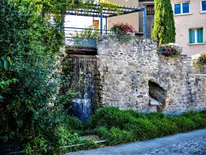 Wasserfall der alten Mühle von Laragne-Montéglin (© JE)