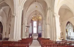 O interior da igreja de Notre-Dame