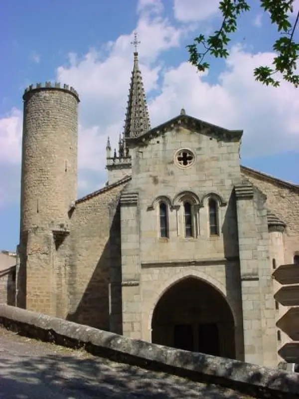 Church Notre-Dame-des-Pommiers - Monument in Largentière