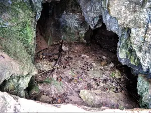 Premier couloir de la grotte (© J.E)