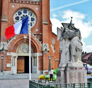 Il Saint-Vaast chiesa e Memoriale di guerra