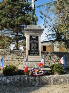 Calvaire original et unique qui fait office de monument aux morts pour la  France