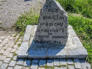 Stèle, au col du Calvaire (© J.E)