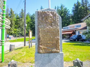 Stele, en el Col du Bonhomme (© J.E)