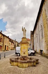 Fountain Cadouin