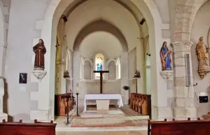 Im Inneren der St. Eloi Kirche