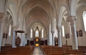 L'intérieur de l'église Saint-Jean-Baptiste