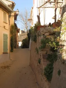 Straße von Enviadou in Luc-en-Provence