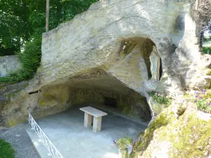 réplica de la gruta de Lourdes (© CC Virtudes Región)