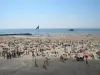Le Portel - La plage du Portel, au loin, le fort de l'Heurt