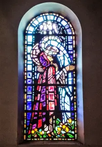 Stained glass window of the church (© JE)