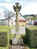 Cross with fleur-de-lis (© Jean Espirat)