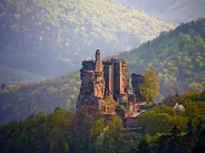 城のFleckenstein - モニュメントのLembach