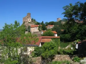 Complesso castello - villaggio - chiesa di Léotoing