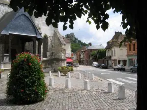 L'église Saint-Sauveur et le Château-Gaillard