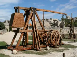 máquinas de asedio en el Chateau des Baux