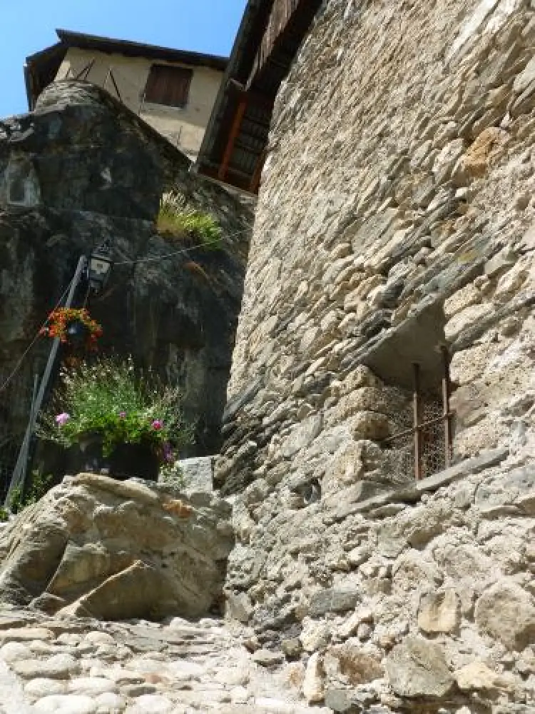 Les Deux Alpes - Vieille maison dans les rues de Vénosc