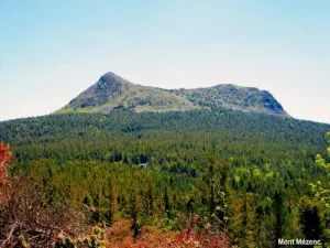 Mézenc gezien vanaf de Mont d'Alambre (© JE)