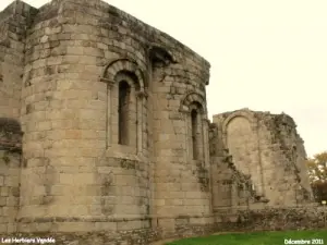 Abbaye de la Grainetière - Emplacement des anciennes chapelles brûlées au XVIe siècle