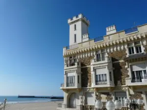 Meeresarchitektur des Palazzo Clementina in Sables-d'Olonne