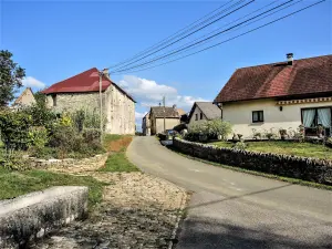 La entrada a la ciudad Neuvier - Les Terres-de-Chaux (© J.E.)