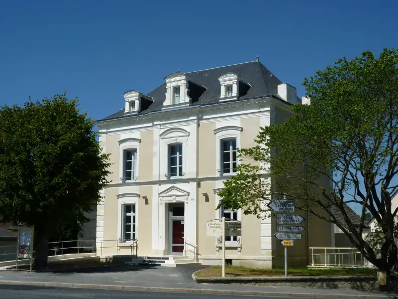 Tourist Office of the Grand Ligueillois - Information point in Ligueil