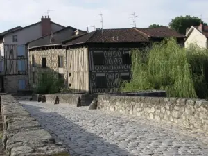 Casas de Saint Martial Bridge