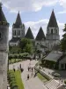 Vue de la collégiale depuis le logis royal