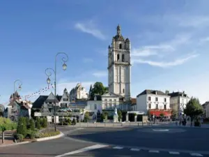 Praça Marne e Torre Saint-Antoine