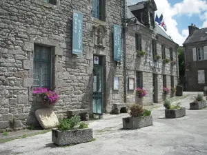 Locronan Tourist Office - Town Hall Square - 29180 Locronan