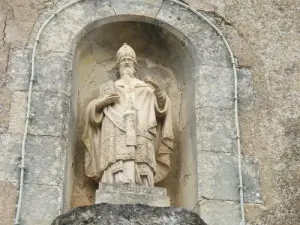 Ponce-sur-le-Loir - estatua Iglesia