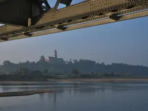 Die abatiale Saint-Florent Blick auf die Brücke Varades