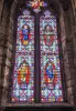 聖歌隊のステンドグラスの窓（©J.E）