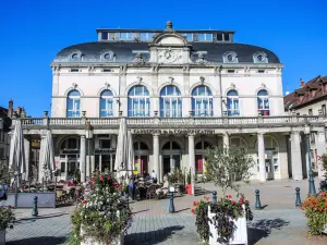 Theater building, also housing the tourist office (© J.E)