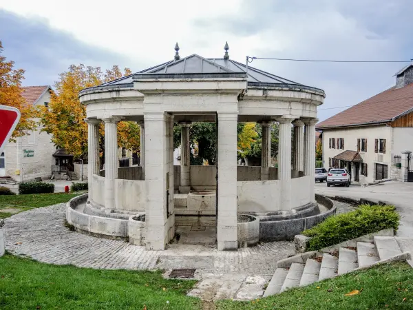 Fonte Ronde - Monumento em Loray