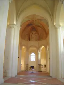 Intérieur de la collégiale Sainte-Croix