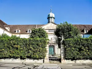 Façade sud de l'Hôtel-Dieu (© J.E)