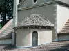 El ábside de la iglesia y su techo de lava