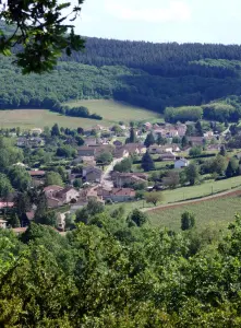 A aldeia de Lugny visto a partir do site natural classificado de La Boucherette