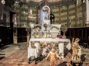 Altar und Altarbild der Kirche Unserer Lieben Frau von Lurs (© J.E)