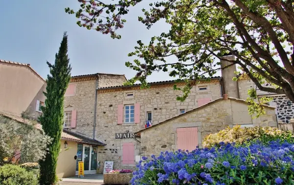 Lussas - Guide tourisme, vacances & week-end en Ardèche