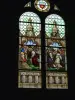 大教堂的彩色玻璃窗