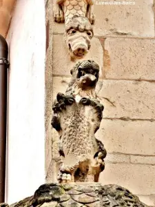 Статуя на балконе дома Жуффруа (© Жан Эспира)