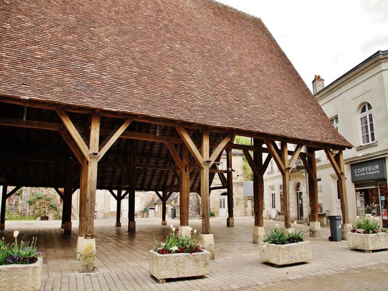 Halle de Luynes Monument à Luynes