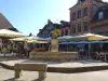 Lyons-la-Forêt, terrasses de cafés et restaurants