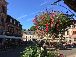 Lyons-la-Forêt, terrasses de cafés et restaurants