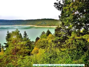 Lago Vouglans, a montante, visto de um miradouro a leste (© J.E)