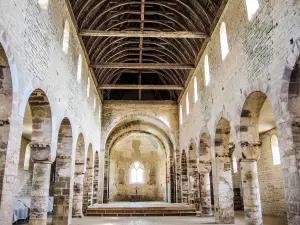 Nave of the priory church (© J.E)