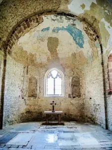 Vue intérieure de l'abside de l'église du prieuré (© J.E)