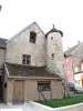 Ancienne ferme avec tourelle (© Jean Espirat)